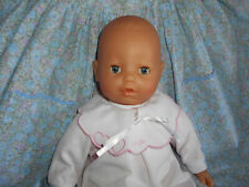 POUPON COROLLE VINTAGE année 2004 rit pleure 42 cm tenue d'origine colis gratuit