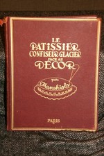 livre le patissier confiseur glacier face au décor Franchiolo **