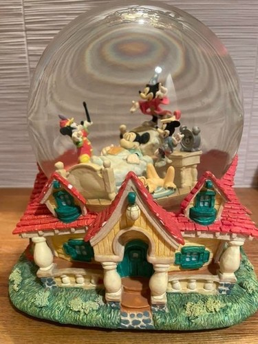Disney snow globe - snow,