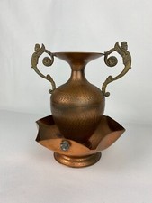 Sublime Vase amphore, coupe en cuivre martelé avec coupelle – Objet ancien