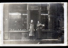 DEVANTURE COMMERCE "CHAUSSURES sur mesure / REPARATIONS" Carte-Photo début 1900