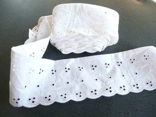 Dentelle ancienne en - ,