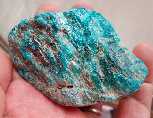 155gr 71x48x34mm apatite bleue