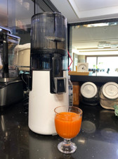 Extracteur de jus simple lent