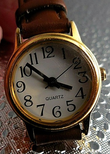 Ancienne élégante montre - ancienne,