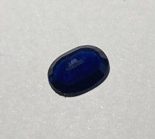 Saphir bleu naturel taille Ovale 1,54 carats En ? 2 rubis bruts