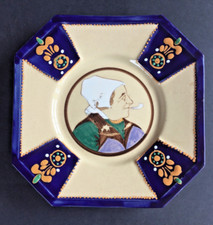 HB Quimper, assiette à dessert carrée à pans coupés, numérotée 303.