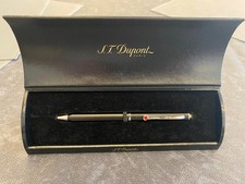 MAGNIFIQUE STYLO BILLE S.T. DUPONT KARL LAGERFIELD EN LAQUE NOIRE
