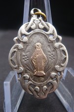Ancien pendentif médaille