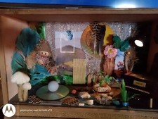 Boite à rêves objets de récupération dans coffret animé en bois