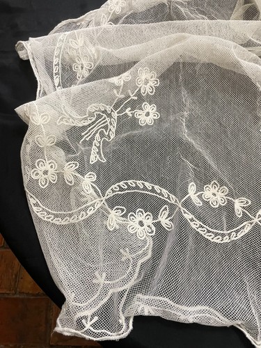 Ancien voile tulle brodé - en,