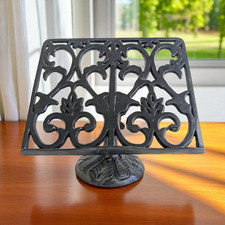 Lutrin ancien en fonte décorée porte-livre vintage déco rustique art nouveau