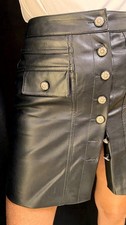Jupe cuir PU à boutons s'ouvre sur le devant taille 36 en très bon état  
