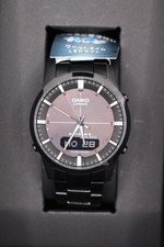 Montre radio atomique solaire