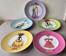 Rare SÉRIE de 5 ASSIETTES CHRISTIAN LACROIX. 5 continents. Porcelaine .