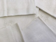 Nappe ancienne et 4 serviettes