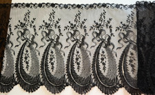 DENTELLE ANCIENNE - Large volant dentelle noire - motif petit noeud - 1.90 m