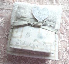 2 serviettes de toilette style