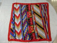 Grand foulard carré de soie  signé Estérel