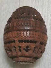 Etui à chapelet oeuf en noix de corozo à décor finement ciselé XIXe