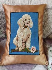 ANCIEN COUSSIN TAPISSERIE CHIEN CANICHE SUR TISSU SATINÉ 53 X 37 CM