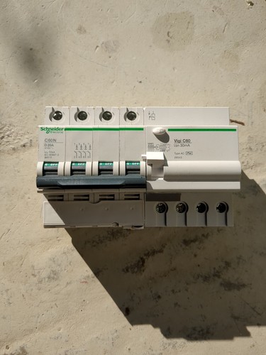 Disjoncteur tetrapolaire 20a - disjoncteur,
