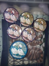 Sous-verres motif Oies dans leur boîte métallique d'origine. Vintage 