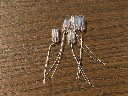 Qty light bulbs - 5,