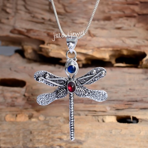Pendentif femme papillon - , en