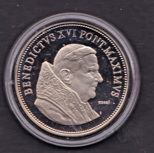 Medaille pape benoit - xvi, essai