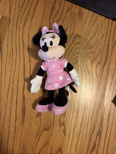 Minnie mouse plushie - minnie,