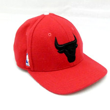 CASQUETTE CHICAGO BULLS ADIDAS NBA COULEUR ROUGE TAILLE UNIQUE OCCASION