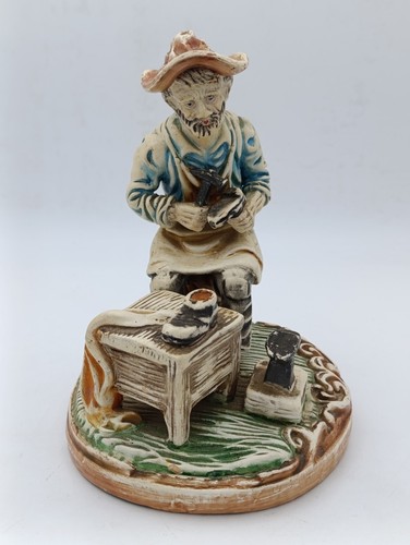 Statuette ancienne cordonnier