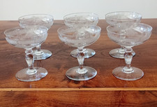 6 coupes à champagne modèle a guirlande en cristal de Baccarat .