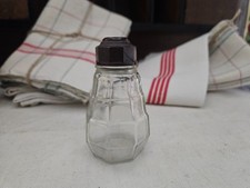 Poivrière ancienne en verre