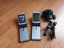 2 telephones Portable vintage