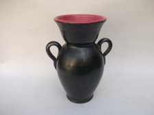 Vase en céramique signé F