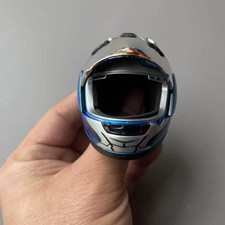 Casque miniature réaliste