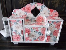 meuble de poupées années 30 déco shabby chic  (ce n'est pas une miniature)