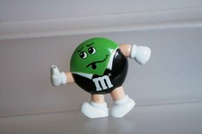 M&M'S TRES RARE FIGURINE MINI PASTILLE VERTE EN HABIT