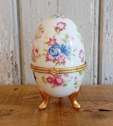 Vintage oeuf sur pieds en - sur,