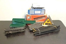 Lot 8 Wagons HO - JOUEF et HORNBY 7050, Rails, Maison et Boîte Vide 2710 Quais