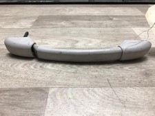 Poignee de maintien avant