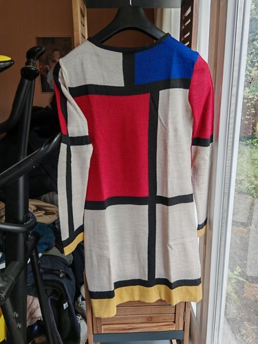 Pull robe graphique style