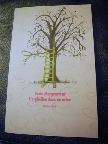 Orpheline dans arbre - l'orpheline, un