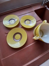 3 tasses avec soucoupes vintage