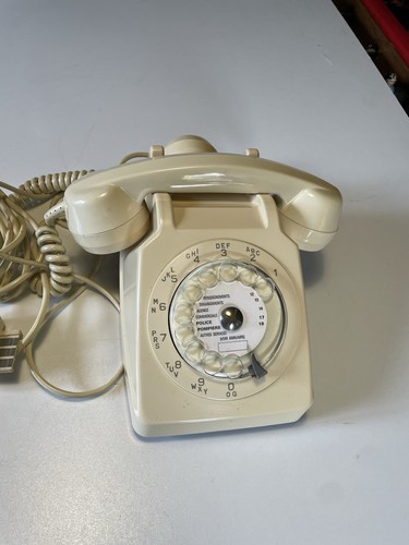 Ancien téléphone fixe - , à