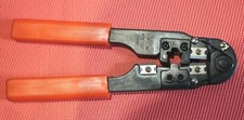 pince à sertir les connecteurs RJ45