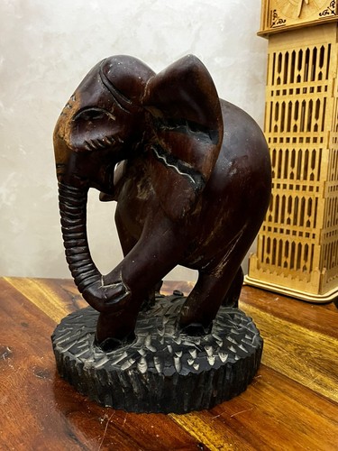 Ancienne sculpture éléphant