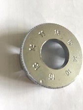 Clé à rayons universelle